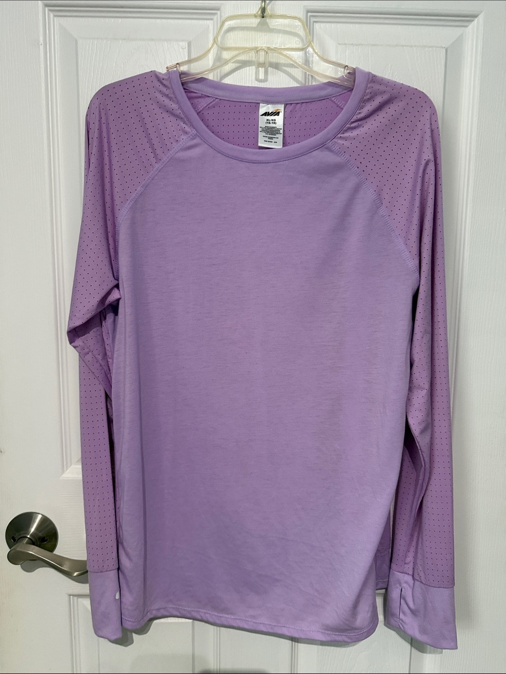 NWT Avía Long Sleeve Performance Top in Lavender. Size 16-18.